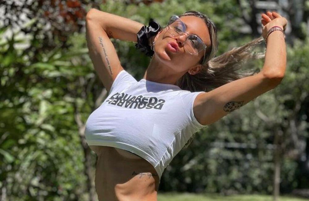 Agustina Gandolfo disfruta de su increíble vida, mostrando sus atrevidos look y salidas glamorosas