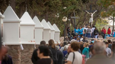 Pascua en la agrietada Argentina . Por Vicente S. Reale