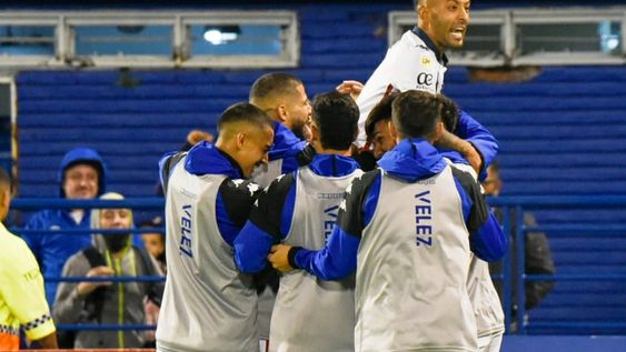 ¡Victoria de Velez en Liniers! Con goles de Luca Orellano y de Lucas Janson, el Fortín superó 2 a 0 a Aldosivi por la Fecha1 de la Copa de la Liga Profesional.