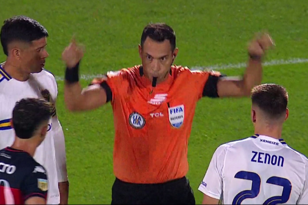 Boca apuntó contra los árbitros