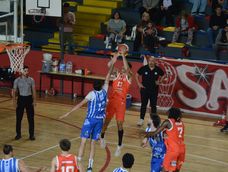 BÁSQUET DE MENDOZA. Godoy Cruz meitó un bombazo al derrotar a Huracán Las Heras por 74-67. BÁSQUET DE MENDOZA. Godoy Cruz meitó un bombazo al derrotar a Huracán Las Heras por 74-67.