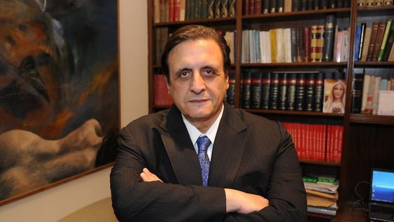 Abogado. Se especializó en derecho tributario y trabajaba como agente externo de AFIP. En la foto (2008), cuando recibió el premio Konex por su labor parlamentaria