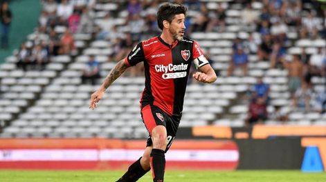 Pablo Pérez, capitán de Newells en la Copa de la Liga Profesional de Fútbol 2022.