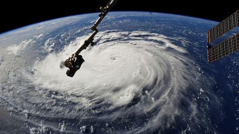 El huracán Florence se intensificó a categoría 4 y crece la alerta en EEUU