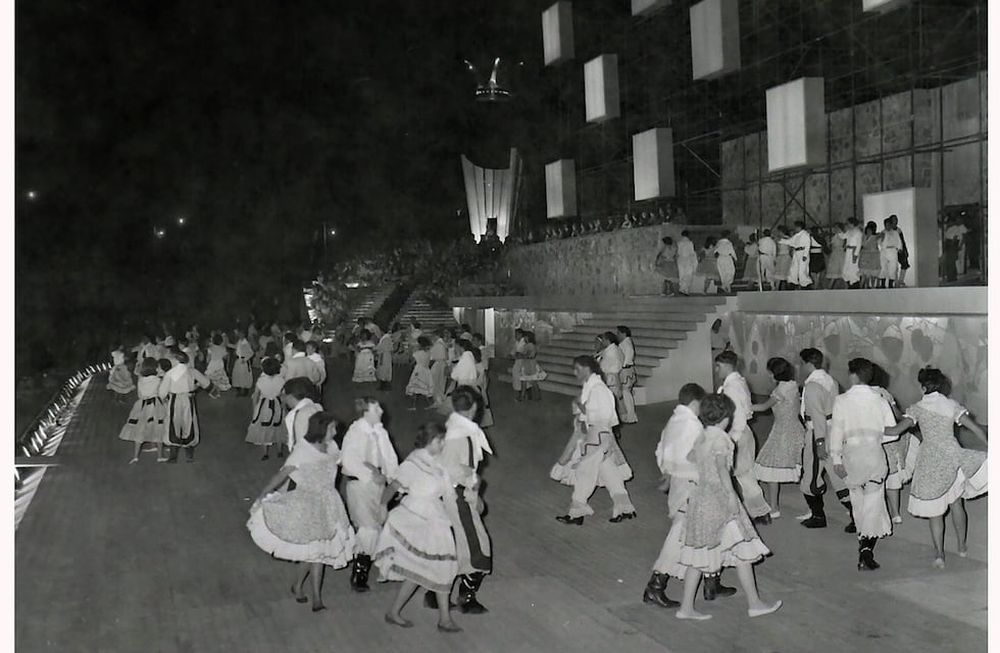 El 9 de marzo del 1963 se realizó por primera vez el acto central de la Fiesta Nacional de la Vendimia en el Teatro Griego Frank Romero Day. Se llamó Vendimia inolvidable. Foto: Archivo General de la Provincia de Mendoza.