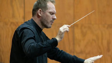 La Sinfónica inicia su Ciclo Sinfónico con el guitarrista Aldo García como solista, interpretando obras de Villa-Lobos, Ravel y De Falla.