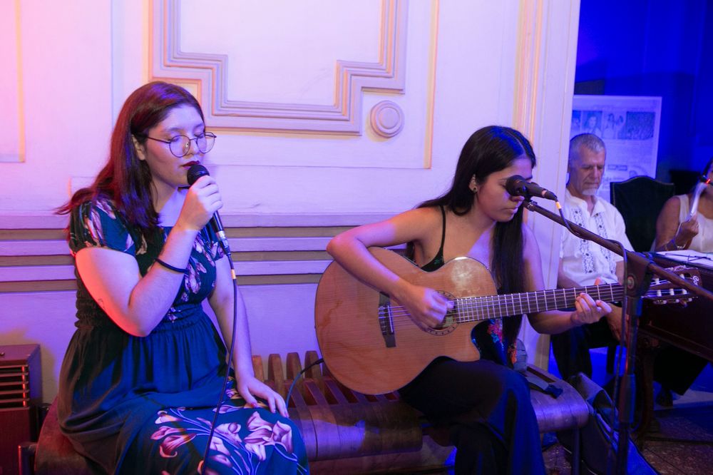 Junto al INCIHUSA - Conicet, diario Los Andes realizó la exposición “Historia, patrimonio y cultura”. Por primera vez el Hall del histórico edificio en calle San Martín fue escenario de un evento cultural.