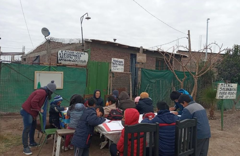 El grupo Generando Puentes es una iniciativa social en los barrios populares de Mendoza, que buscan lograr una realidad más justa en estas comunidades.