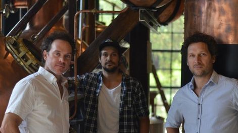 Guarda 14 | Gastón, Gabriel y Cristian Williams, los hermanos que buscan crear un whisky andino. - Gentileza