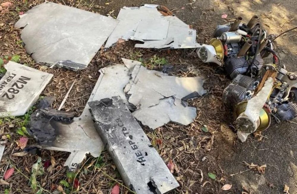 En esta foto se muestran partes de lo que las autoridades ucranianas dicen que es un dron iraní Shahed-136 que cayó en Járkiv. Foto: Web