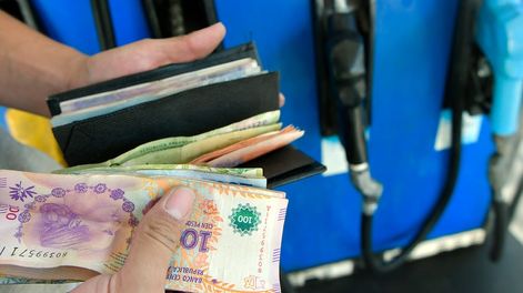 Por tercer mes consecutivo, y en el marco del acuerdo del Gobierno con las empresas del sector, la petrolera estatal YPF aumentó este jueves 16 los precios de sus combustibles en un 4% promedio en todo el paísFoto: Orlando Pelichotti