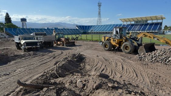 Las tareas de remodelación del estadio Feliciano Gambarte avanzan a paso firme. La campaña busca sumar socios y recaudar fondos para las obras en curso. | Foto: Orlando Pelichotti / Los Andes