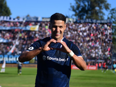 El histórico goleador de la Lepra fue una de las figuras en la goleada frente al Lobo. El histórico goleador de la Lepra fue una de las figuras en la goleada frente al Lobo.