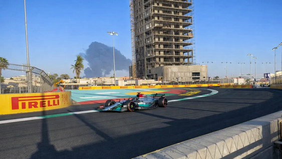 El momento en el que un misil impactó cerca del autódromo de Jeddah en 2022.