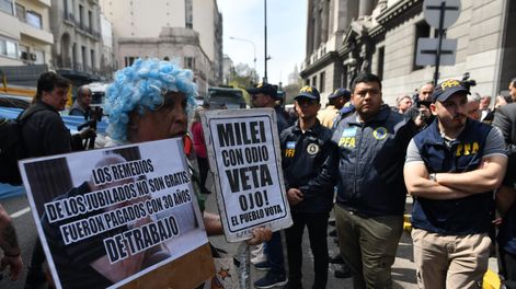 Unos 1.100 efectivas de las diferentes fuerzas federales estarán abocados al megaoperativo de seguridad que dispuso el Gobierno Nacional en los alrededores del Congreso, donde se llevará a cabo la Marcha Federal de la que participarán agrupaciones políticas, estudiantiles y sindicales en protesta contra los vetos del presidente Javier Milei a las leyes de financiamiento educativo y de emergencia pediátrica.