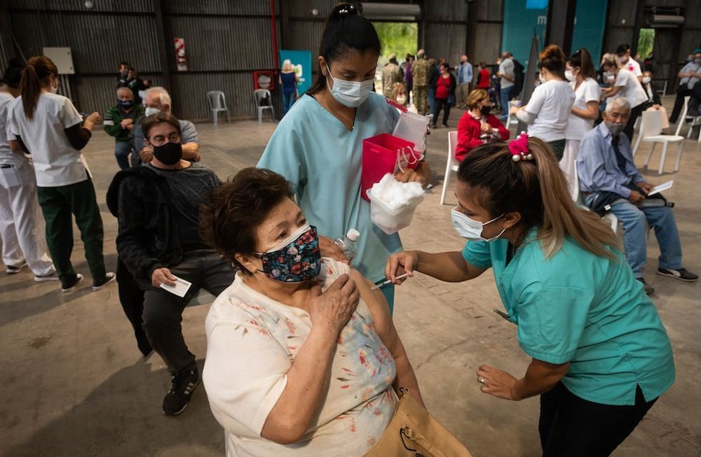 La provincia ha recibido 296.400 vacunas y se han aplicado 194.993, de las cuales 19.597 son segundas dosis. Foto: Ignacio Blanco / Los Andes