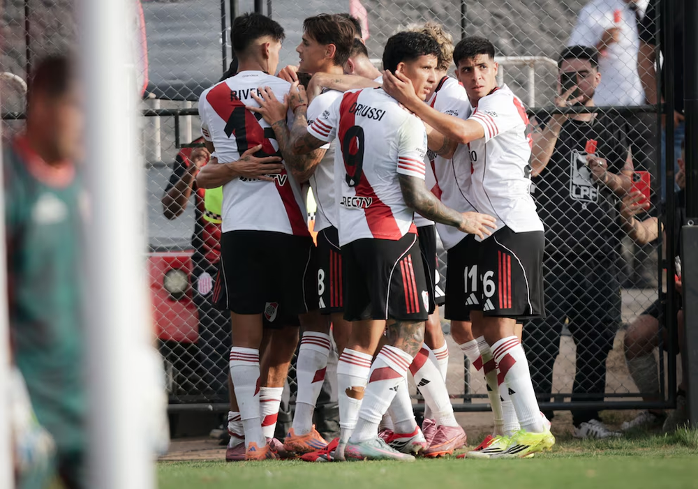 River comenzó el año con una victoria frente a Barracas. 
