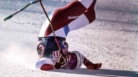 Escalofriante fue la caída del suizo Urs Kryenbuehl a 140 km/h en Kitzbühel. / Gentileza.