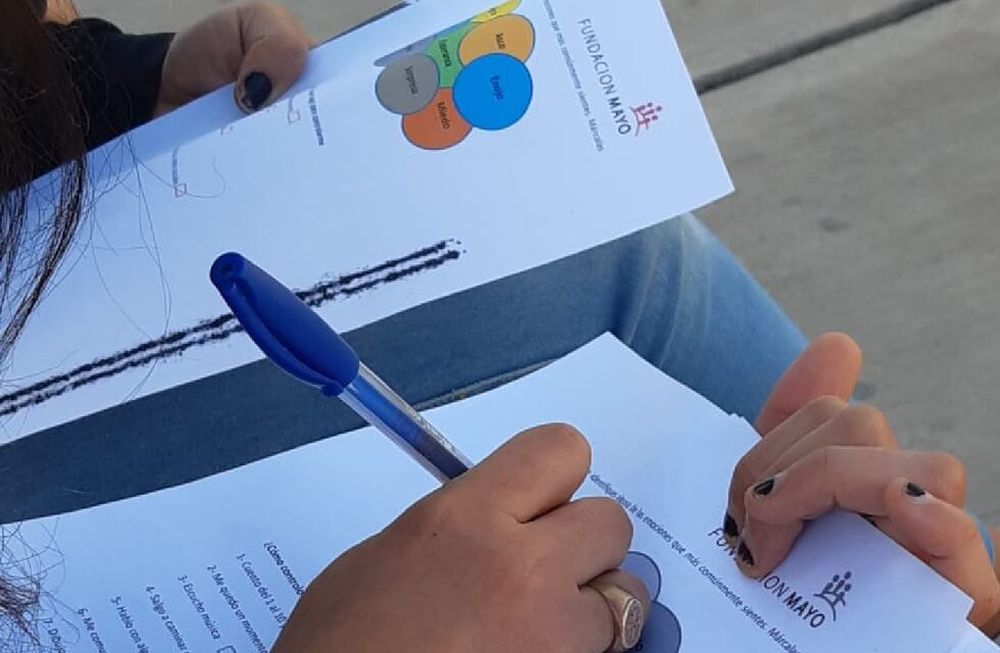 La Fundación Mayo es un Equipo Comunitario de Ayuda Familiar (ECAF) que trabaja en la autonomía progresiva y proyecto de vida con chicos y chicas hasta los 18 años, empleando el método “SER”, que consiste en lograr el cambio a través del recorrido por sus habilidades, emociones y valores.