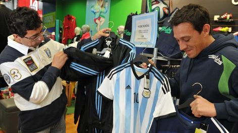Los Andes | Día del Padre: accesorios de fútbol y celulares encabezan la lista de regalos en Internet