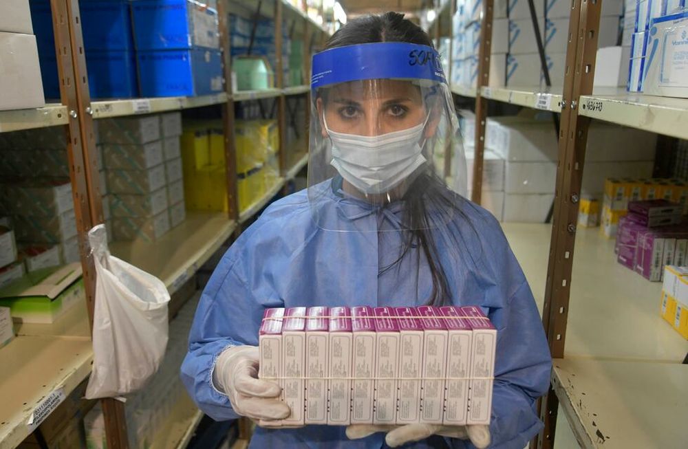 Demanda. Los economistas advierten que la sobrecompra de algunos remedios provocó fuertes ajustes en sus valores. Foto: Orlando Pelichotti / Los Andes.