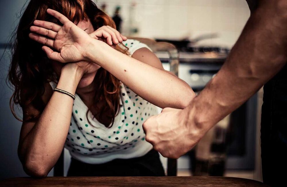 Una mujer se salvó de la agresión de su pareja gracias a que sus amigas alertaron a las autoridades. Foto ilustrativa