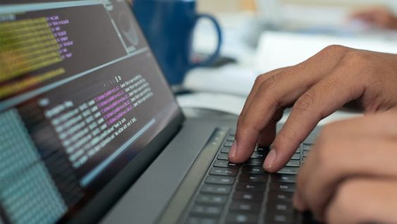 La Ciudad, junto a Fundación Telefónica, ofrecen becas para capacitarse en Big Data y Programación Web