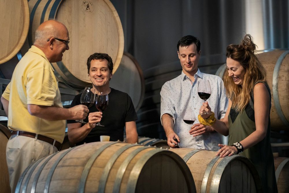Azul y Blanco es la nueva empresa creada para llevar el vino argentino a más mercados internacionales con el respaldo de una gran red comercial.