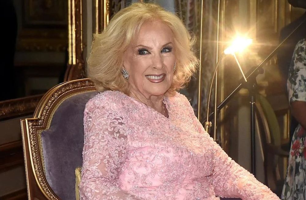 Mirtha Legrand fue condecorada en la embajada de Francia en Argentina / Gentileza