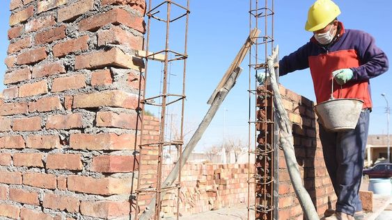 El Presidente apuesta a las viviendas para mover la economía. El salario máximo de acceso es de 175 mil pesos, tanto para construir como refaccionar / Foto: José Gutiérrez