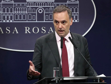 La Justicia citó a declarar a las mujeres que le prestaron dólares a Manuel Adorni para la compra de propiedades.
