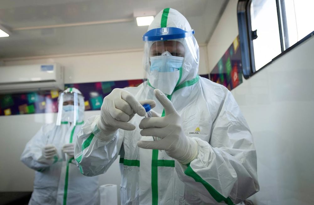 Análisis. Ayer, la Red de Laboratorios provincial realizó 260 determinaciones, de las cuáles 175 dieron resultado negativo y 85 positivo. 16 pacientes se recuperaron de Covid-19. Foto: Ignacio Blanco / Los Andes.