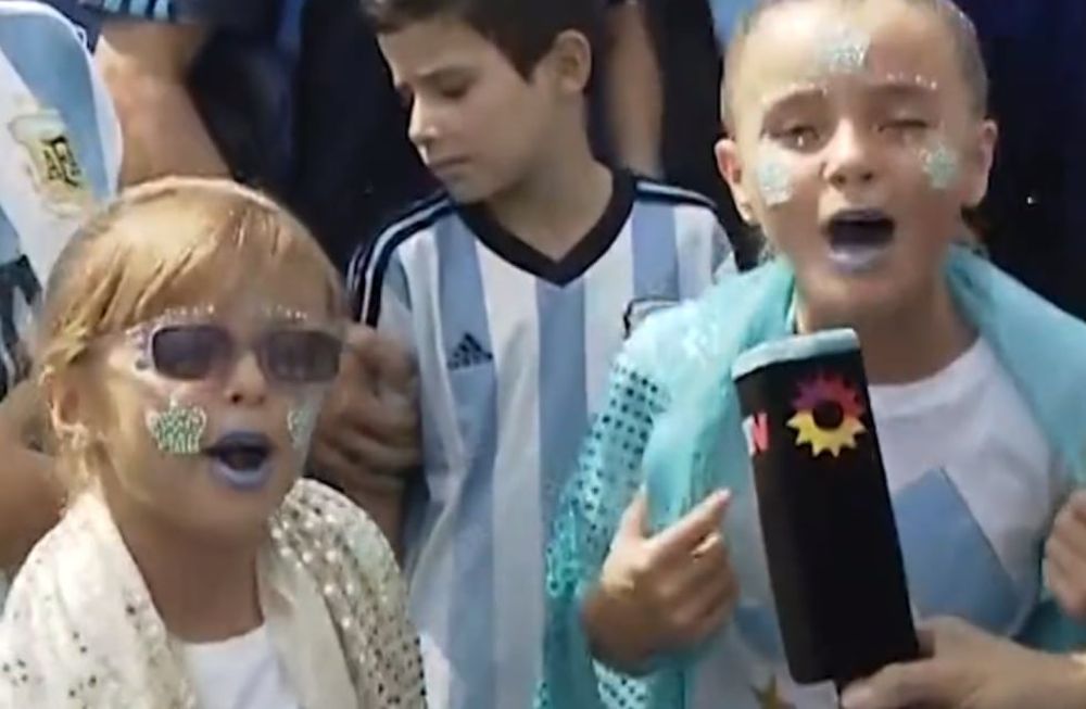 Dos fanáticas de la Selección Argentina reversionaron la canción “Muchachos” - Captura de video / Video TN