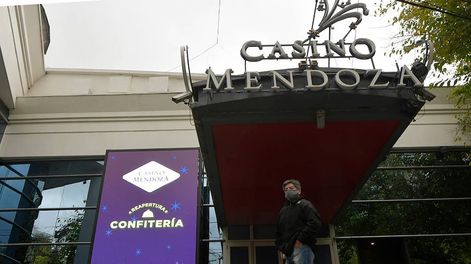 Los Andes | La sala del Casino de Mendoza está cerrada desde el viernes a las 12 de la noche. Por ahora, no hay novedades acerca de cuándo reabre.Foto: Orlando Pelichotti / Los Andes
