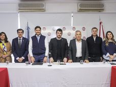 El gobernador Alfredo Cornejo y sus pares Maximiliano Pullaro (Santa Fe), Leandro Zdero (Chaco) y Carlos Sadir (Jujuy) se reunieron con el presidente de la UCR nacional, Leonel Chiarella.&nbsp;