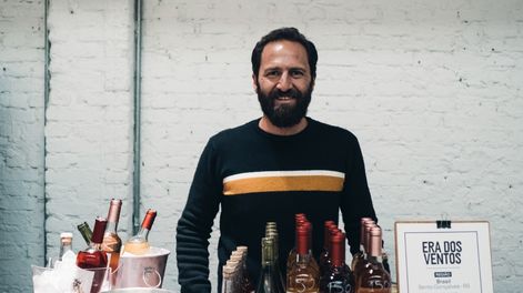 El mendocino que triunfa en Brasil y Portugal vendiendo vino en barriles y en growlers. | Foto: gentileza