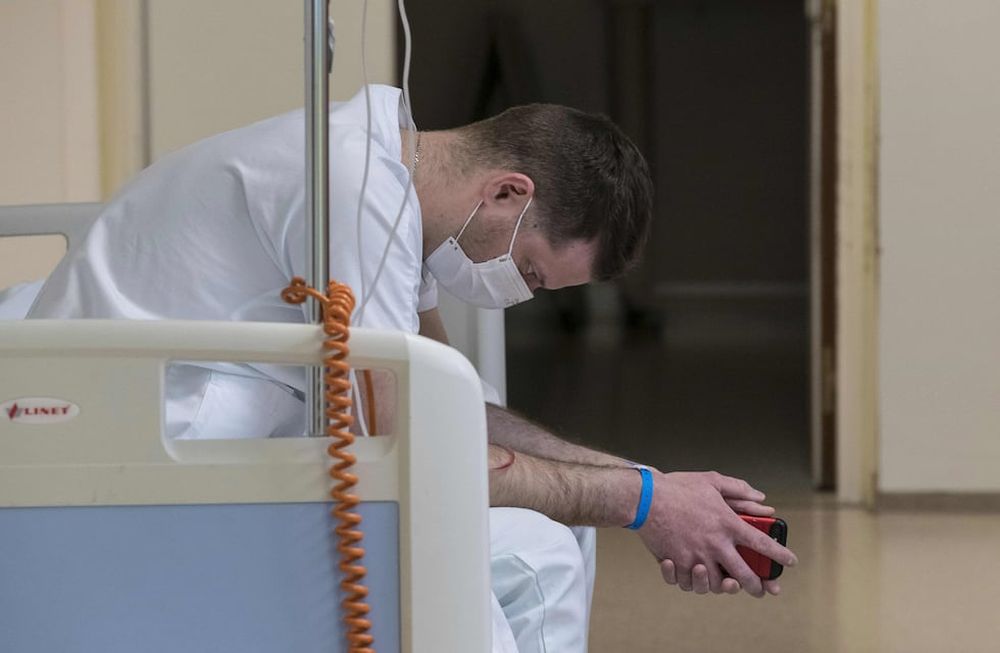Para el reconocido médico infectólogo Eduardo López, hay dos pandemias silentes