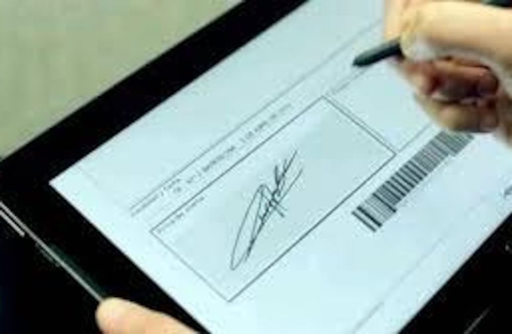 La firma digital se extiende en la administración pública.