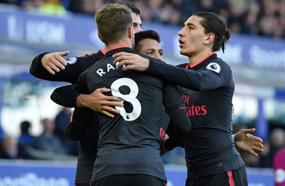 El Arsenal volvió al triunfo con una goleada sobre el golpeado Everton