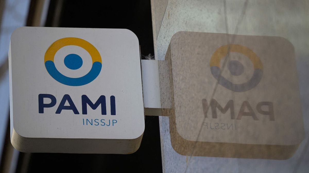 Nueva denuncia contra el PAMI: paga cinco veces más caros los lentes para cirugías