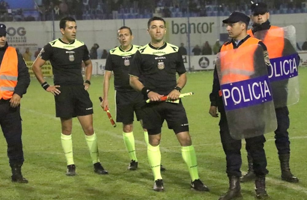 Luis Lobo Medina, el polémico árbitro de la final del Federal A