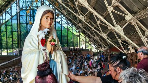 Fieles en la iglesia de El Challao por el día de la Virgen de Lourdes&nbsp;