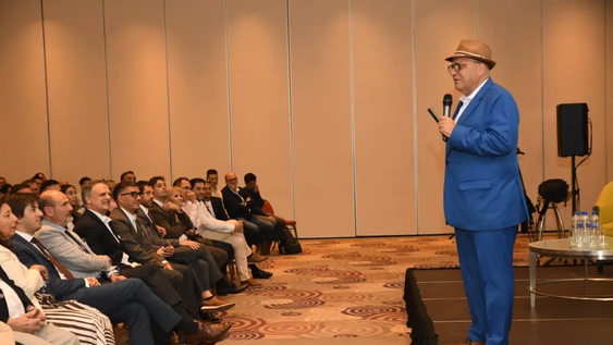 El Foro AEM traerá este año a Claudio Zuchovicki, Sebastián Campanario y Bernardo Bárcena, tres referentes que ofrecerán distintas miradas sobre el futuro de las organizaciones. En la foto, Salvador Di Stéfano, quien participó en 2025