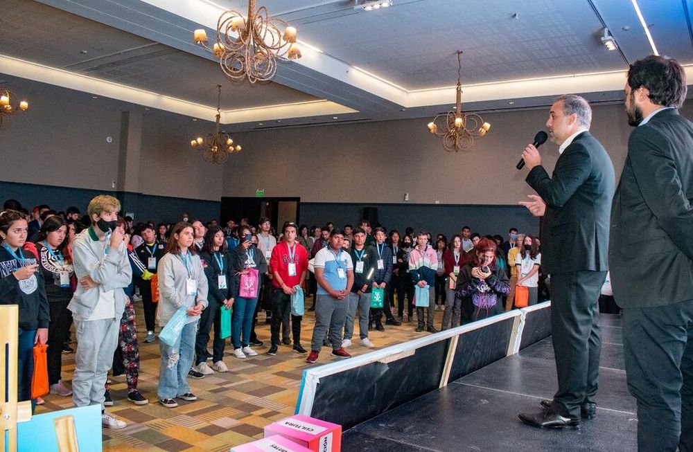 Stevanato reunió a cientos de adolescentes maipucinos