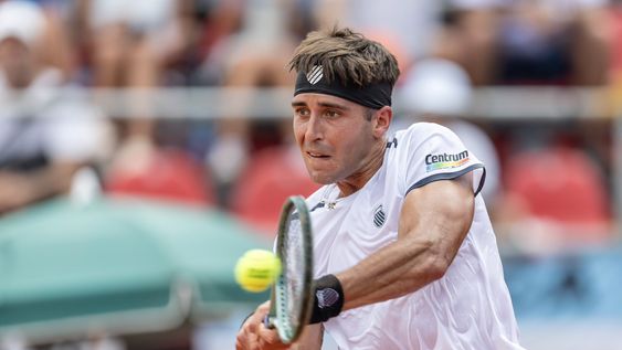 El jugador de tenis de la Ciudad de La Plata, Tomás Etcheverry.
