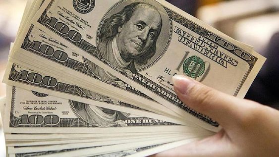 Dólar blue hoy en Mendoza: la divisa norteamericana cierra la semana al borde del récord