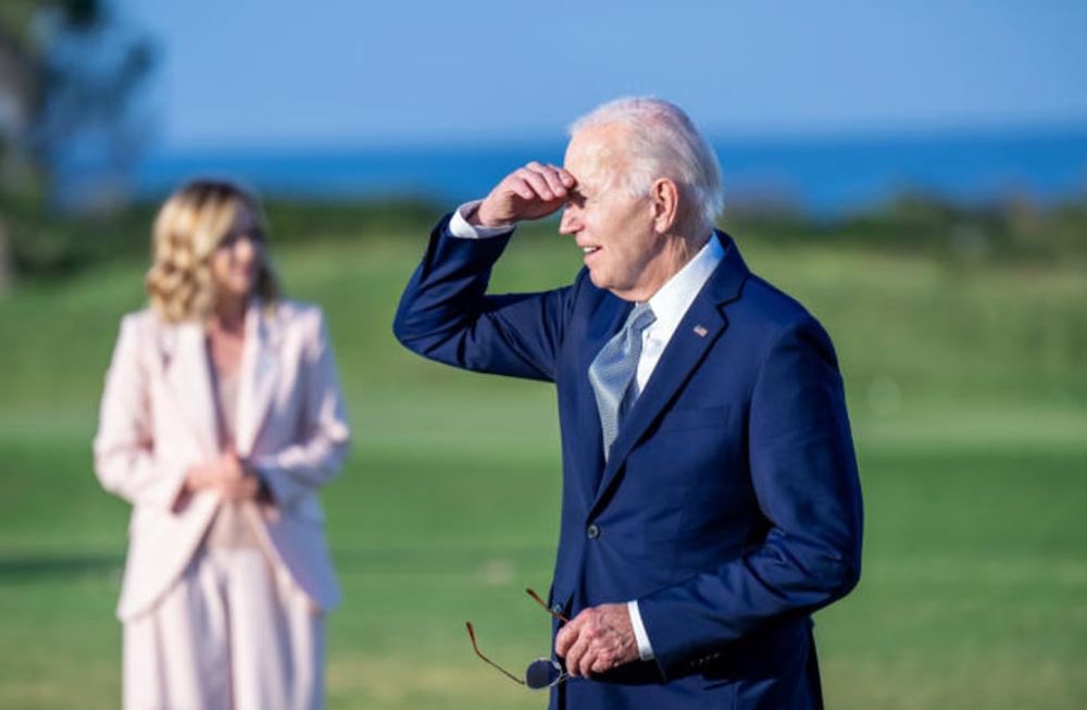 El presidente de Estados Unidos se mostró muy confundido y con un accionar errático tras una demostración de paracaidismo. Foto: Cadena SER / Gentileza.