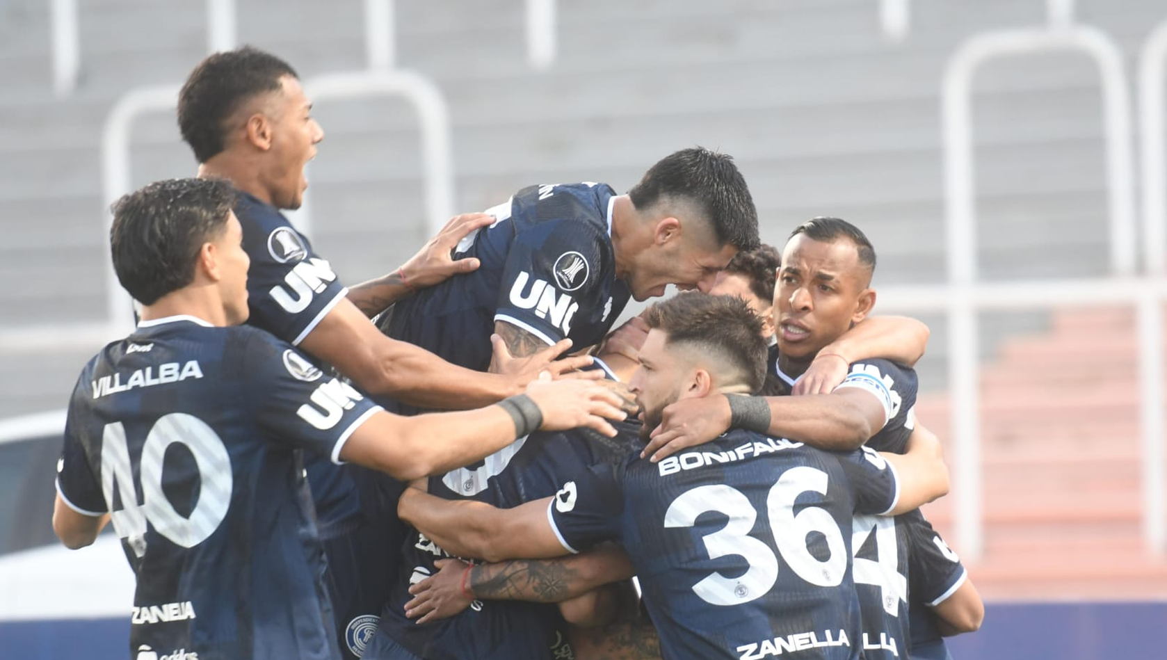 Fiesta en el Malvinas. Con una asistencia perfecta del colombiano Sebastián Villa, Matías Fernández abrió el marcador y la Lepra gana 1 a 0.&nbsp;