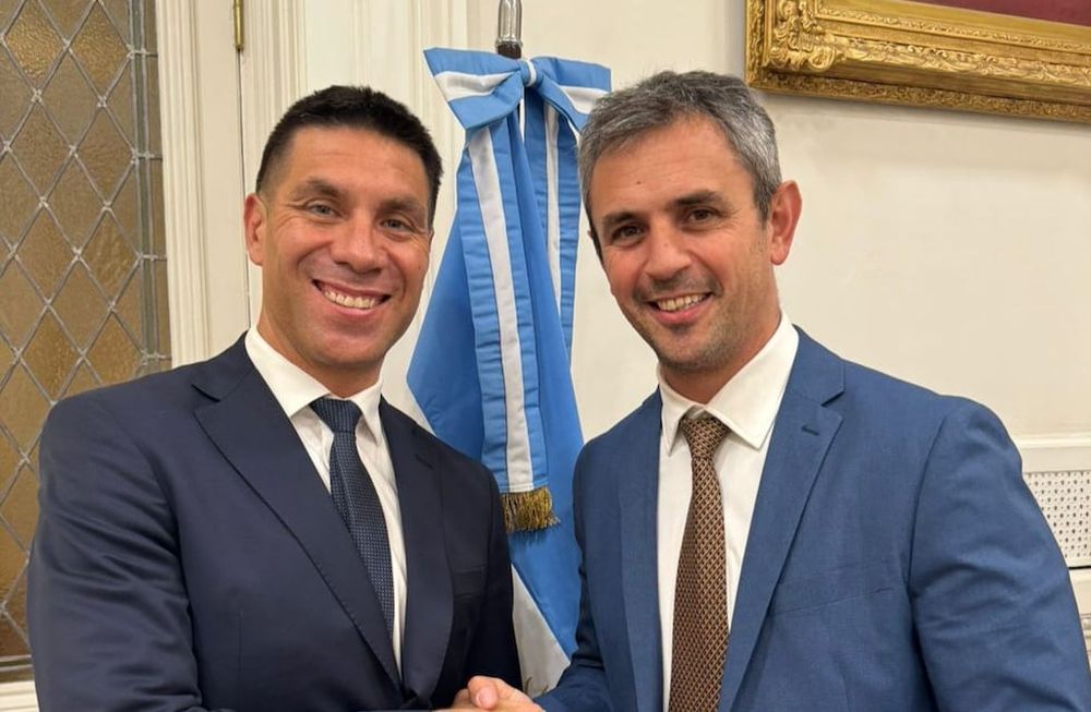 El diputado nacional Facundo Correa Llano junto al presidente de la Cámara Baja y titular de LLA en La Rioja, Martín Menem. Foto: X @fcorreallano