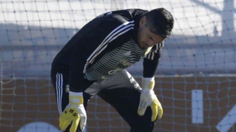 Sergio Romero fue operado con éxito en Barcelona